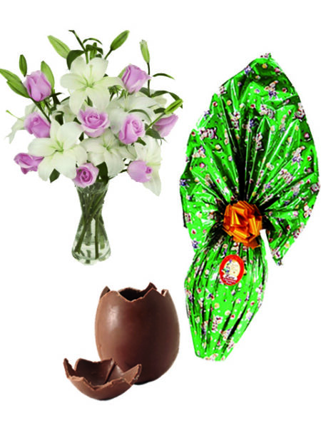 uovo di pasqua rose rosa e gigli bianchi