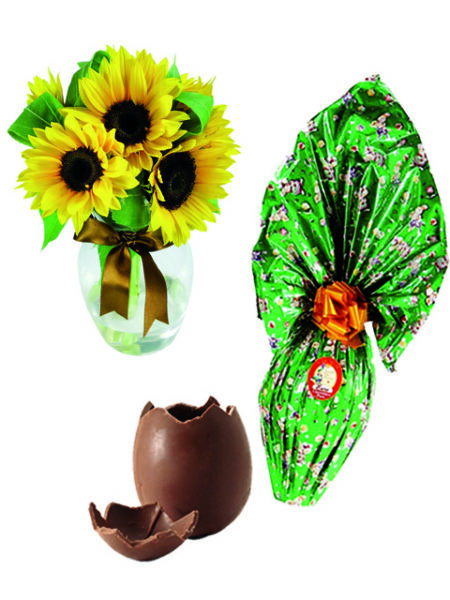 Uovo di pasqua con tre girasoli