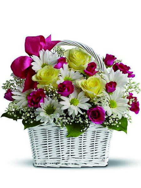 cesto di rose miste e margherite