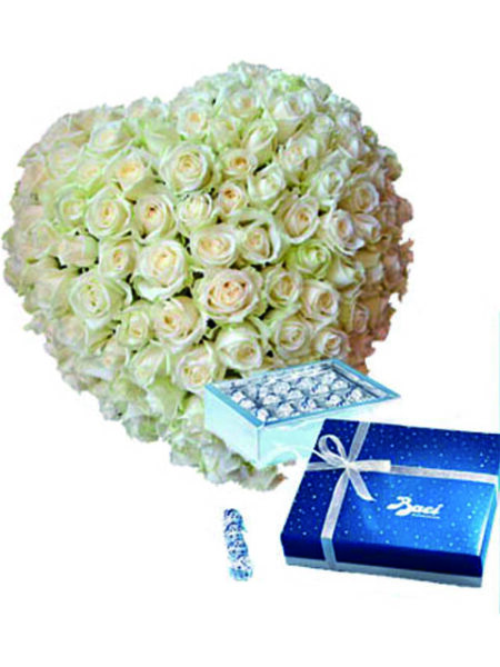 cuore di 100 rose bianche e baci perugina